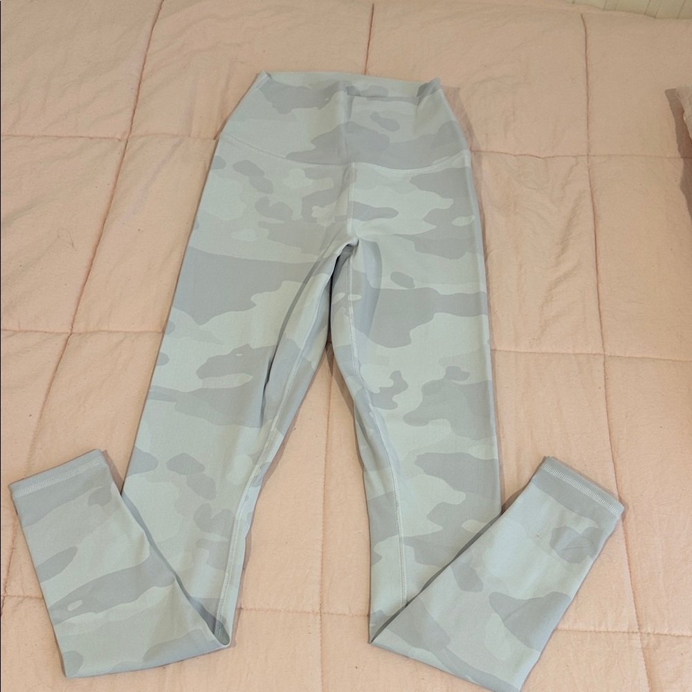 ALO Yoga Camouflage Leggings - Light Gray
